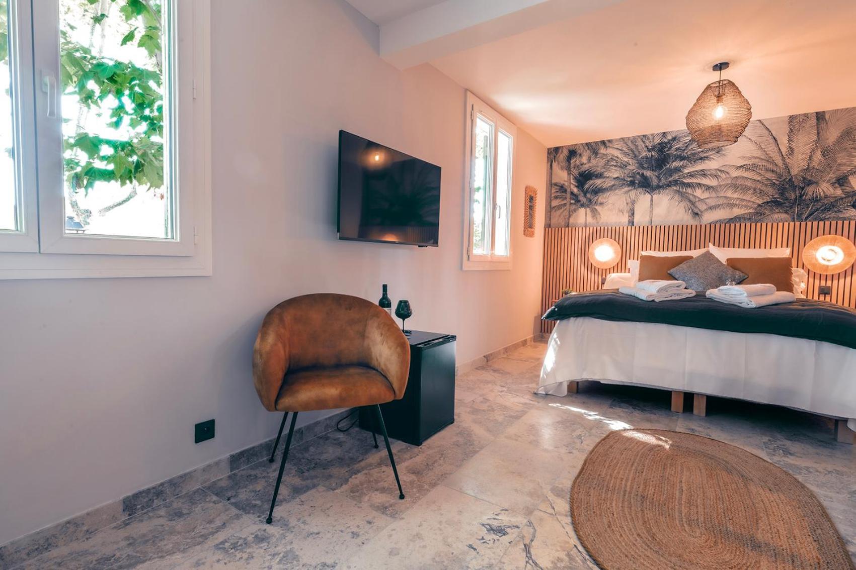 Les Suites De L'Etang Cucuron Exteriör bild
