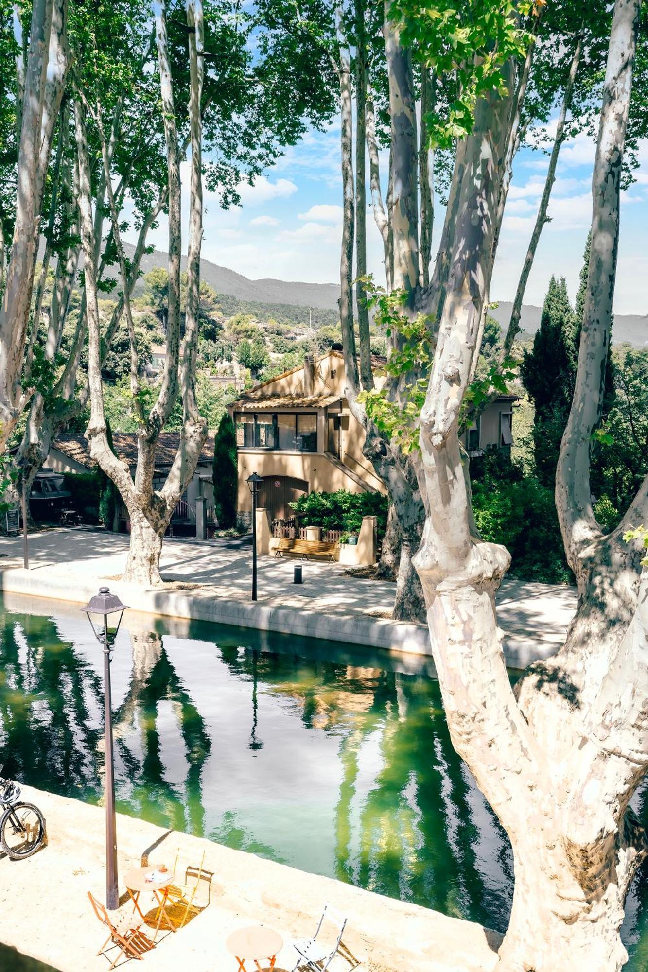 Les Suites De L'Etang Cucuron Exteriör bild