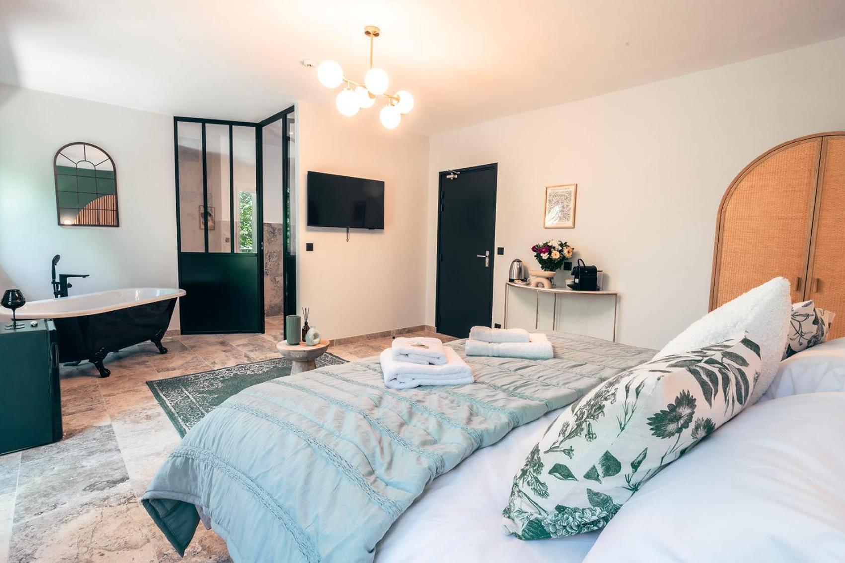 Les Suites De L'Etang Cucuron Exteriör bild